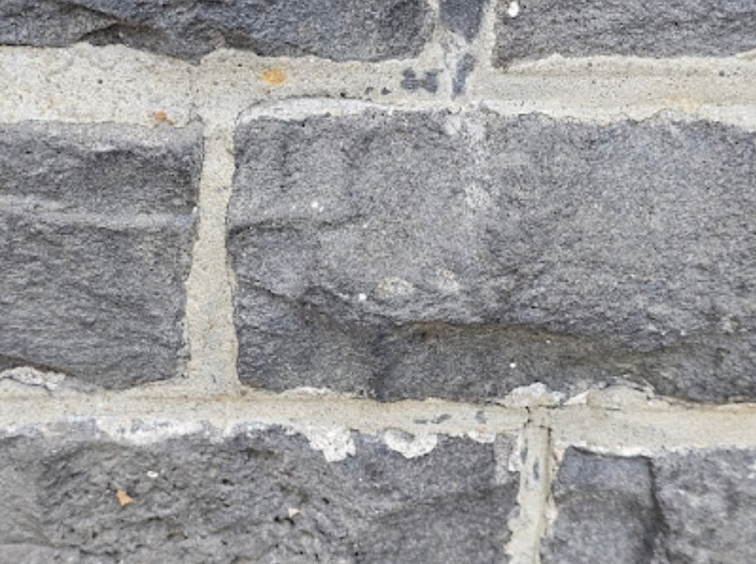 mortar all over the face of a stone