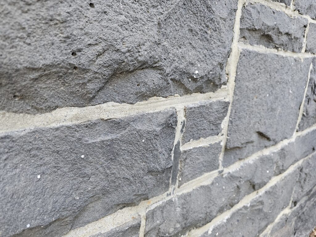 sloppily applied mortar joints