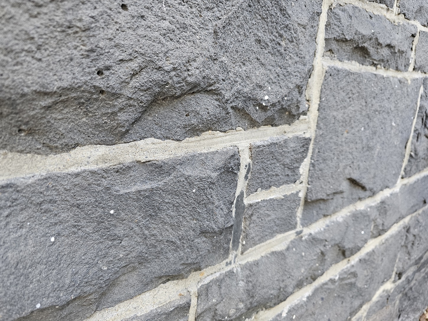 Sloppy Repointing applied mortar joints