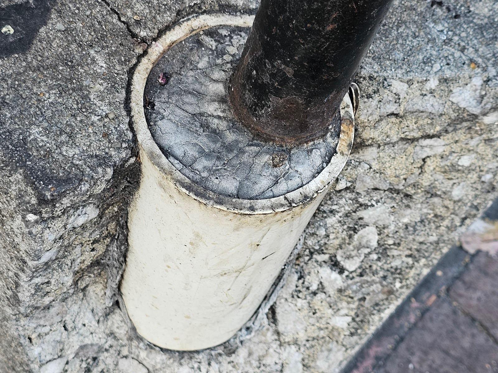Heavy-duty post bases made of masonry and concrete in DC
