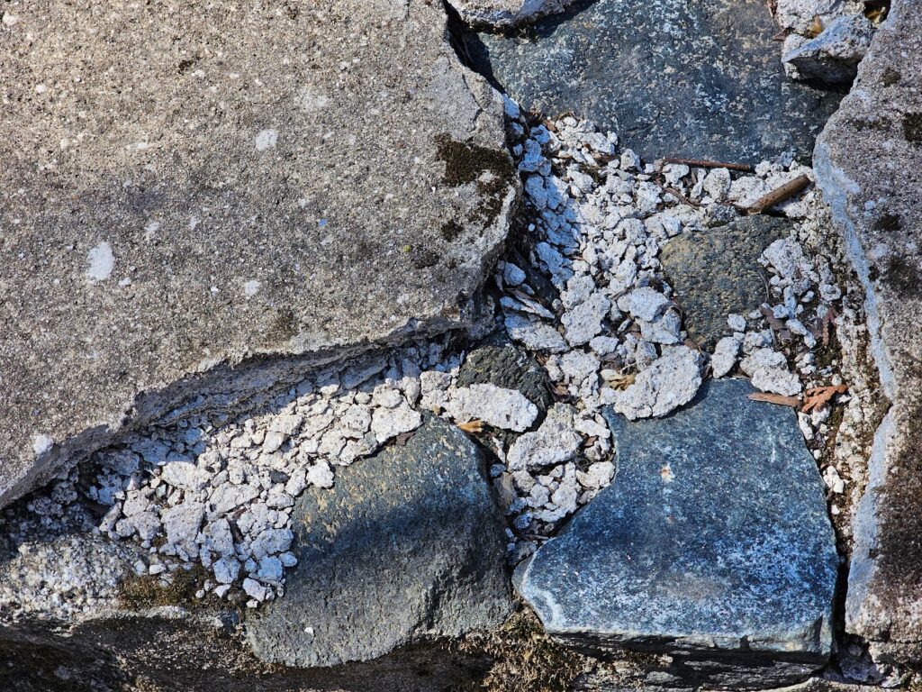broken stones even more clearly