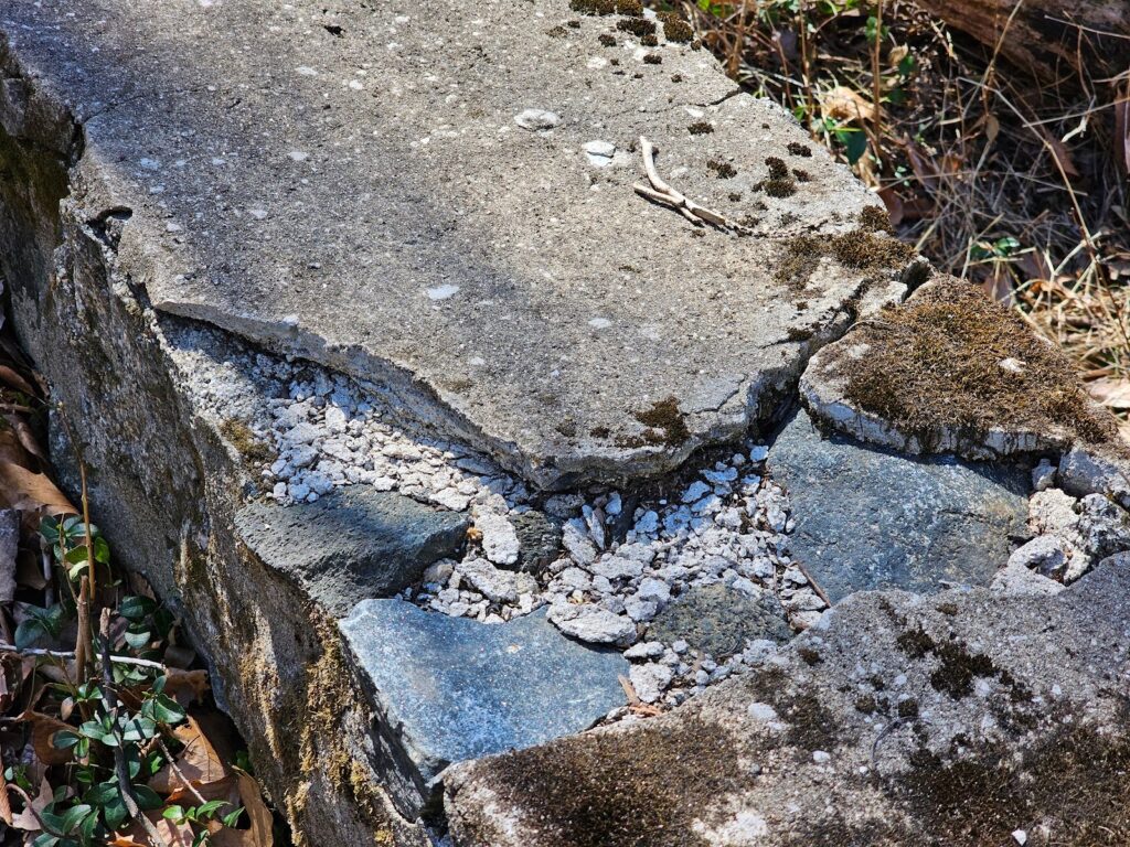 broken stones even more clearly