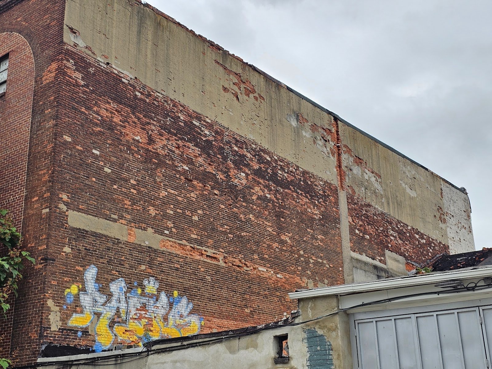 Brick Deterioration in a Distinct Band - Part I