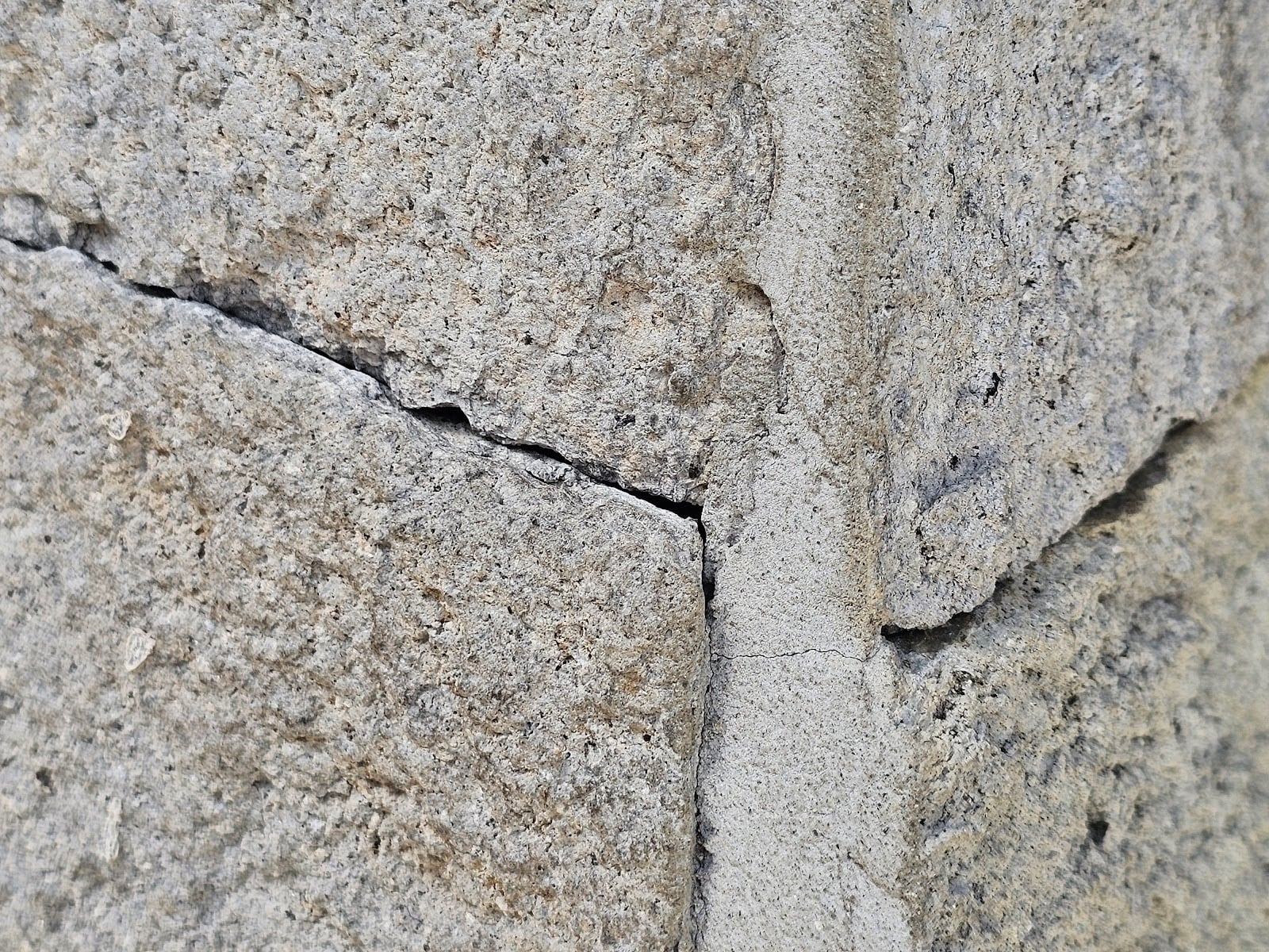 Finished random ashlar stone veneer facade enhancing building exterior design