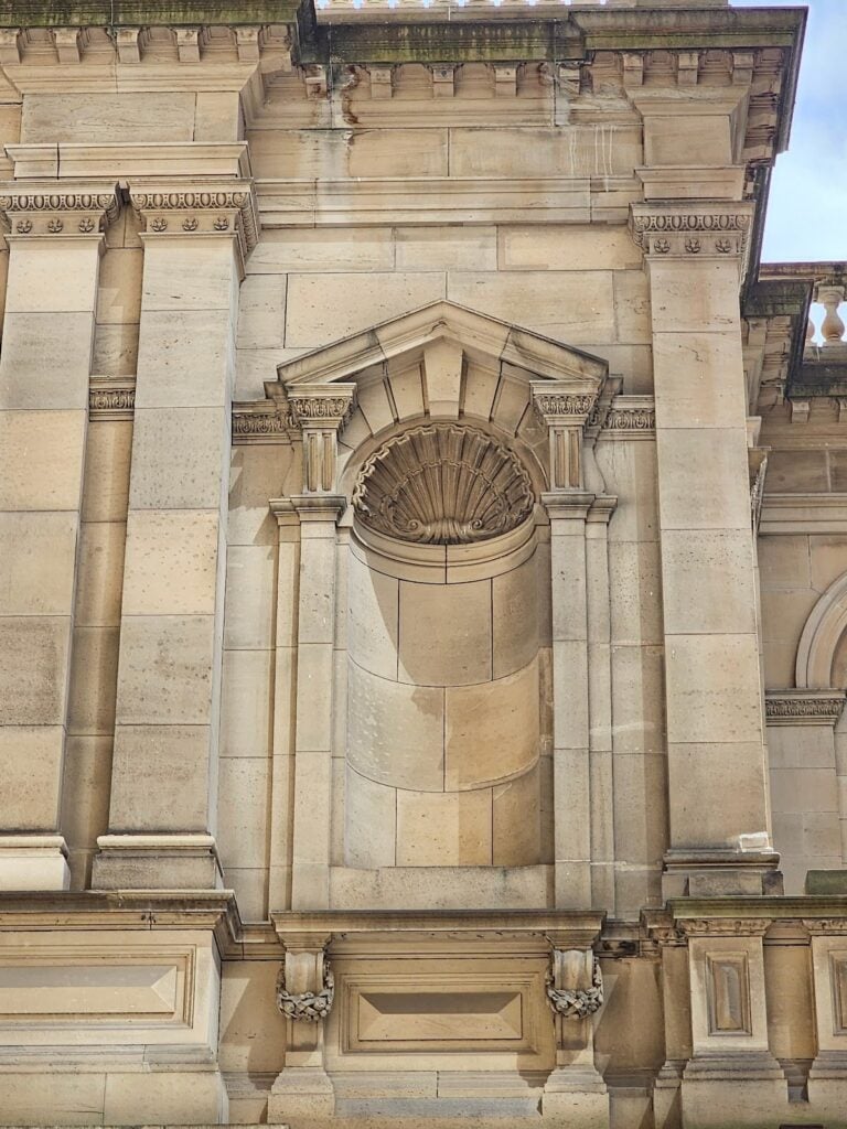 Statuary niche in the picture below uses these sets of corbels in both the header construction and at the sill