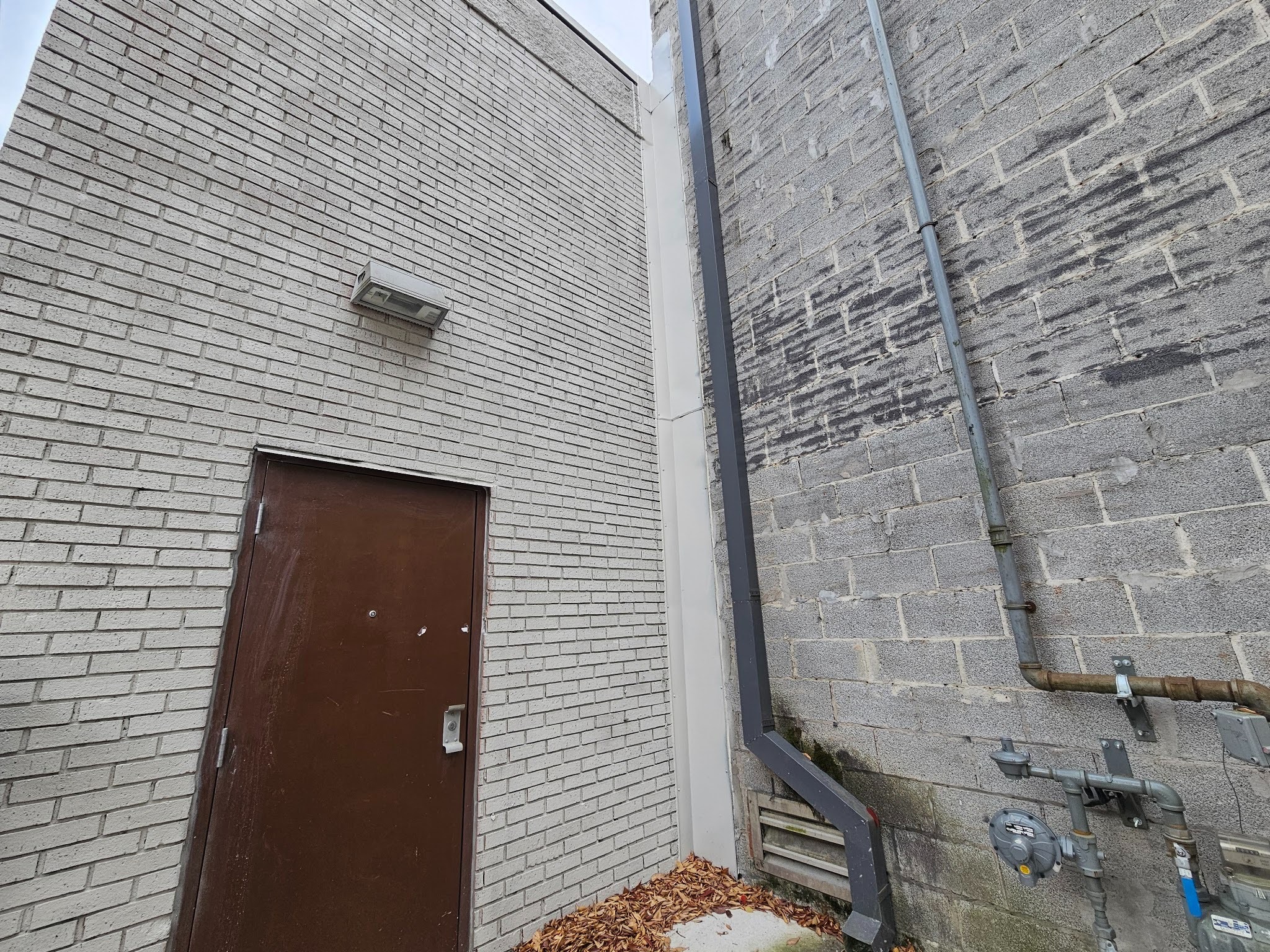 Metal flashing installed at a brick to block union for moisture protection